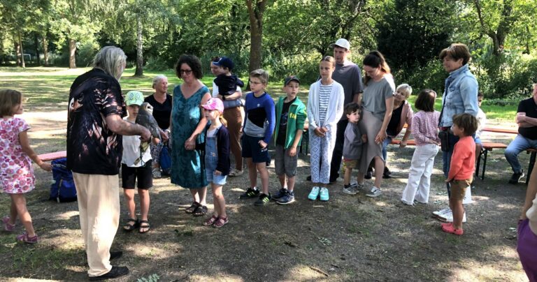 Kinder und Erwachsene waren fasziniert von den Eulen