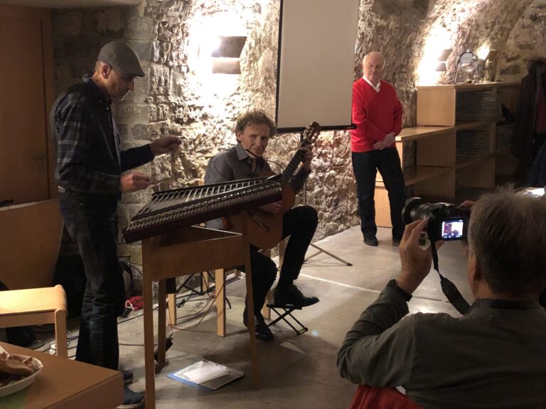 Fränkische Weihnachtsbräuche und Stubenmusik bereiten auf die Adventszeit vor
