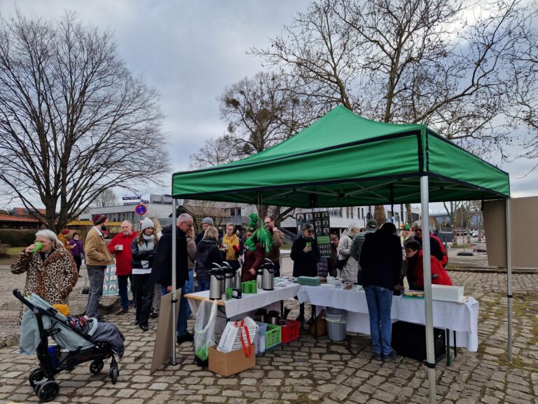 Viel Spaß gab es beim Brücken – Punsch